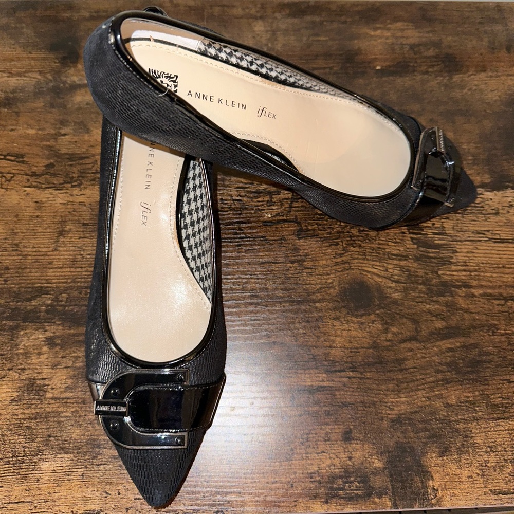 Anne Klein Akmadalon buckle pumps black